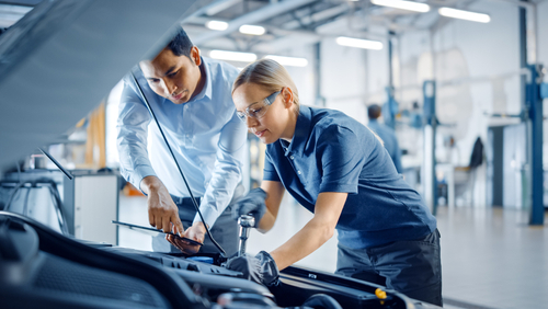 What is the Difference between an Automotive Service Technician And a Mechanic?: Explained