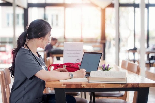 nurse student studying