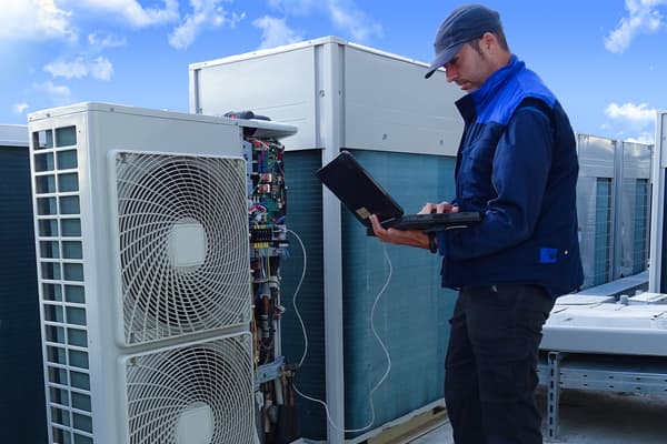 An AC tech diagnosing equipment